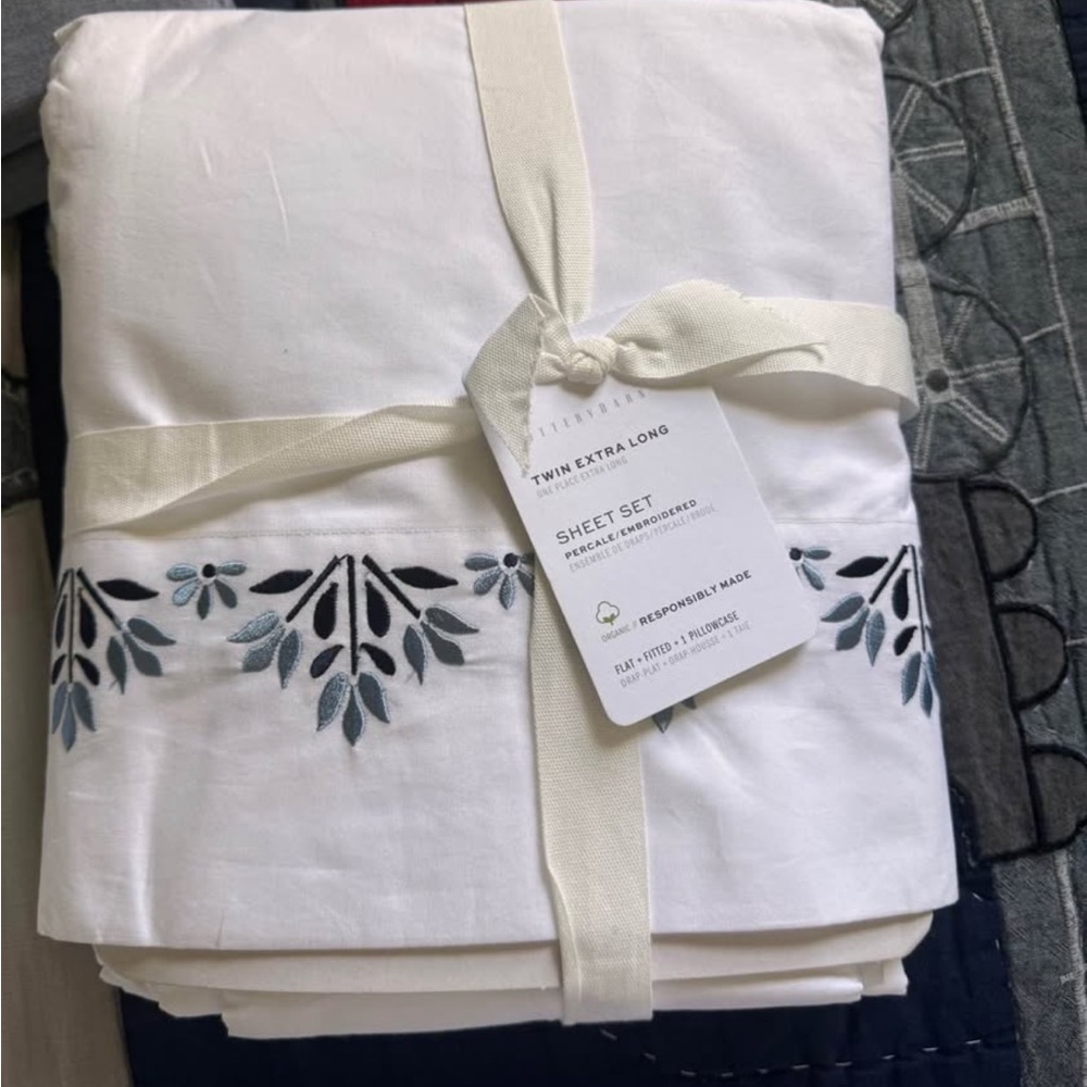 Pottery Barn Twin/Twin XL Embroidered Sheet Set – New